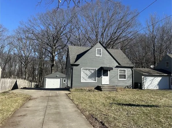 2440 Dentzler Rd, Parma, OH 44134