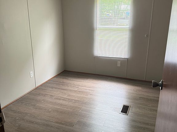 5th image of 113 Maplewood Dr