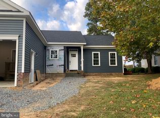 576 Middle Gate Rd, Irvington, VA 22480