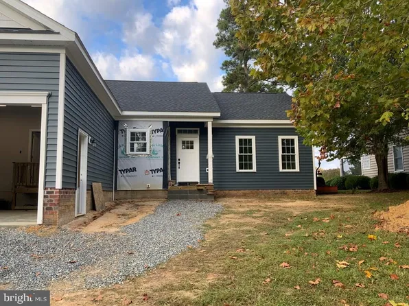 576 Middle Gate Rd, Irvington, VA 22480