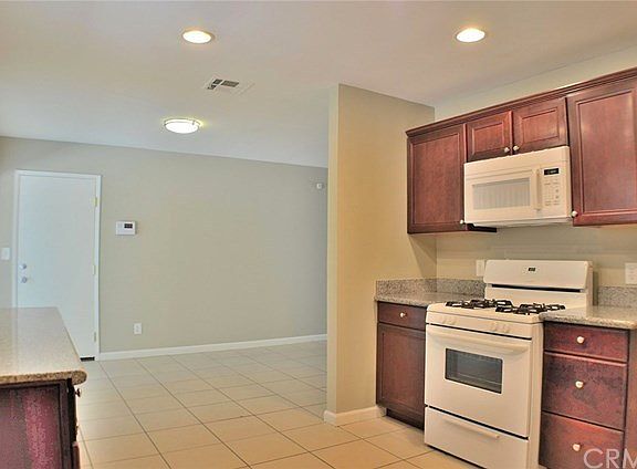 4th image of 25532 Pacific St