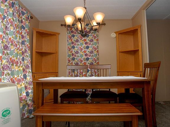 EAT-IN-KITCHEN