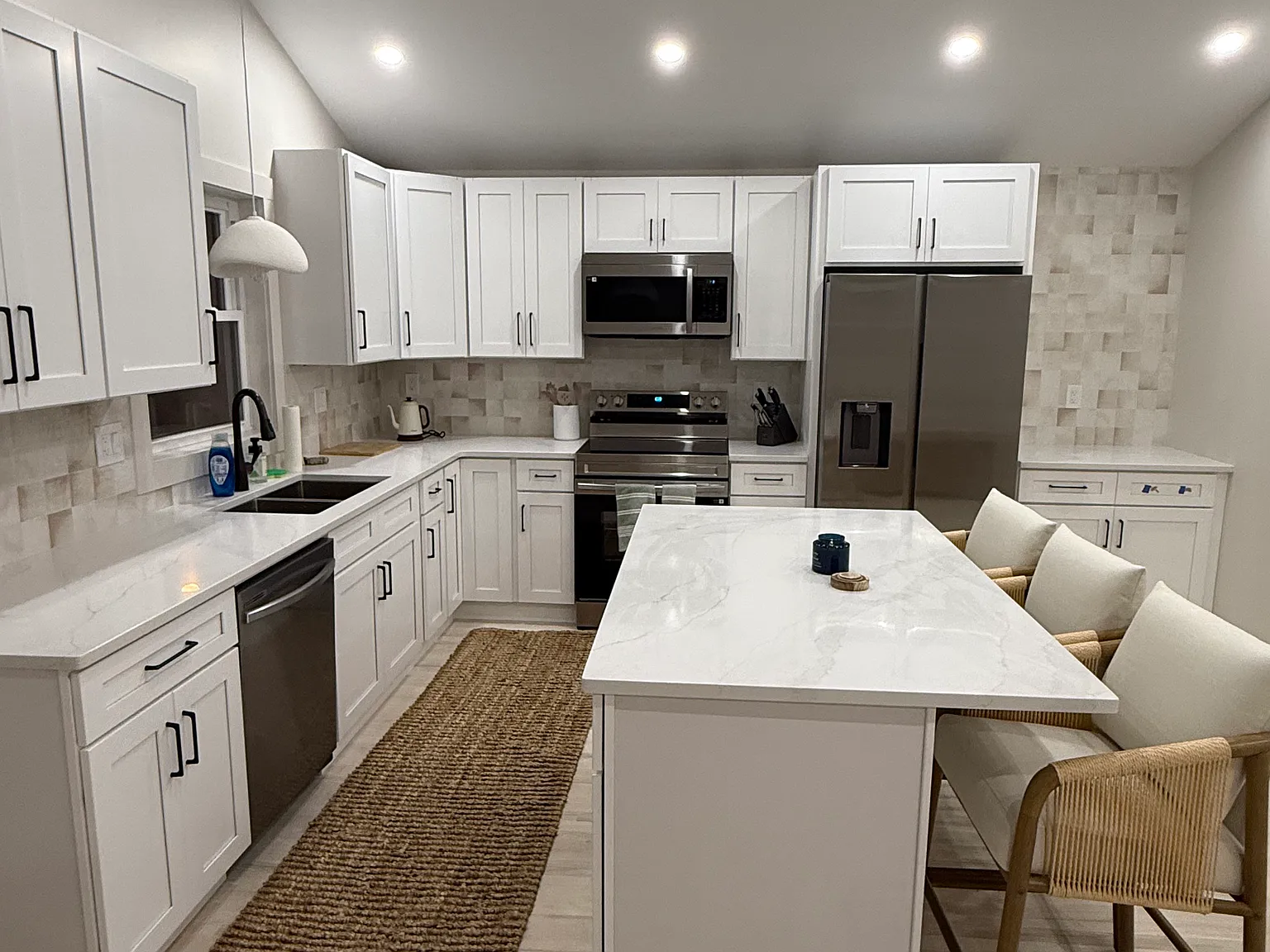 2 bed, 1000 sqft, $4,000 — Photo 2
