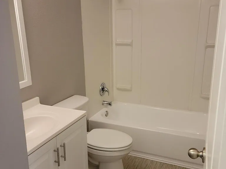 Hudson Court — Photo 9