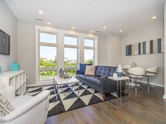 4th image of 2529 W Congress Pkwy #3