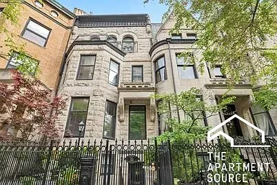 34 E Division St — Photo 5