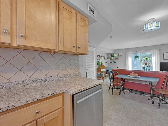 5th image of 8 Crestview Dr APT 38