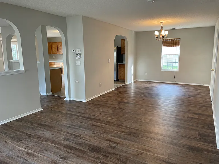 5 Bellmore Ct — Photo 2