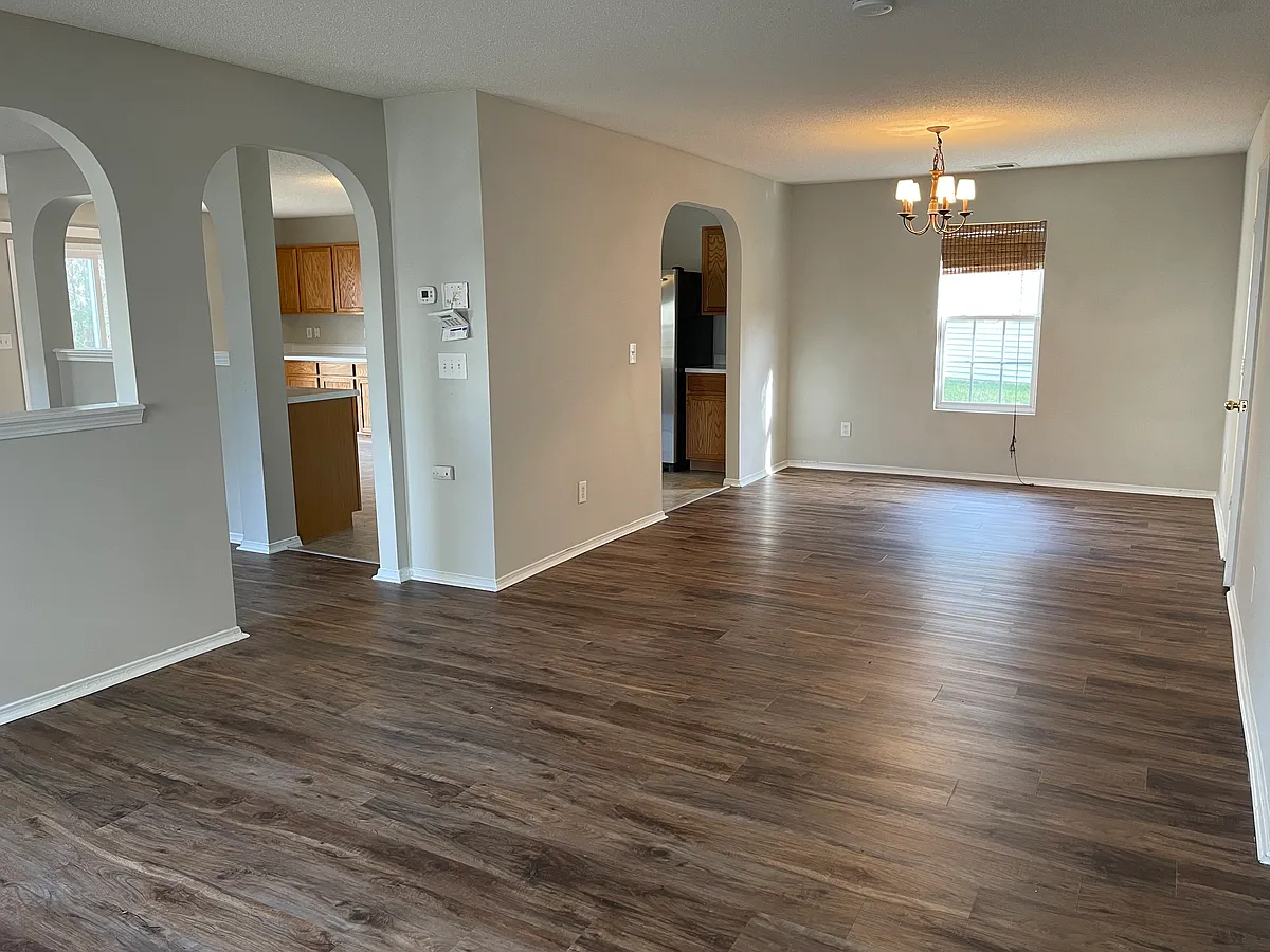Building Photo - 5 Bellmore Ct