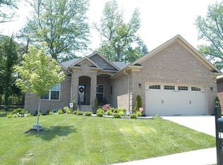 11536 Forest Hill Cir, Sellersburg, IN 47172