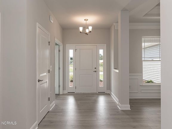 5th image of 206 Bay Hill Drive