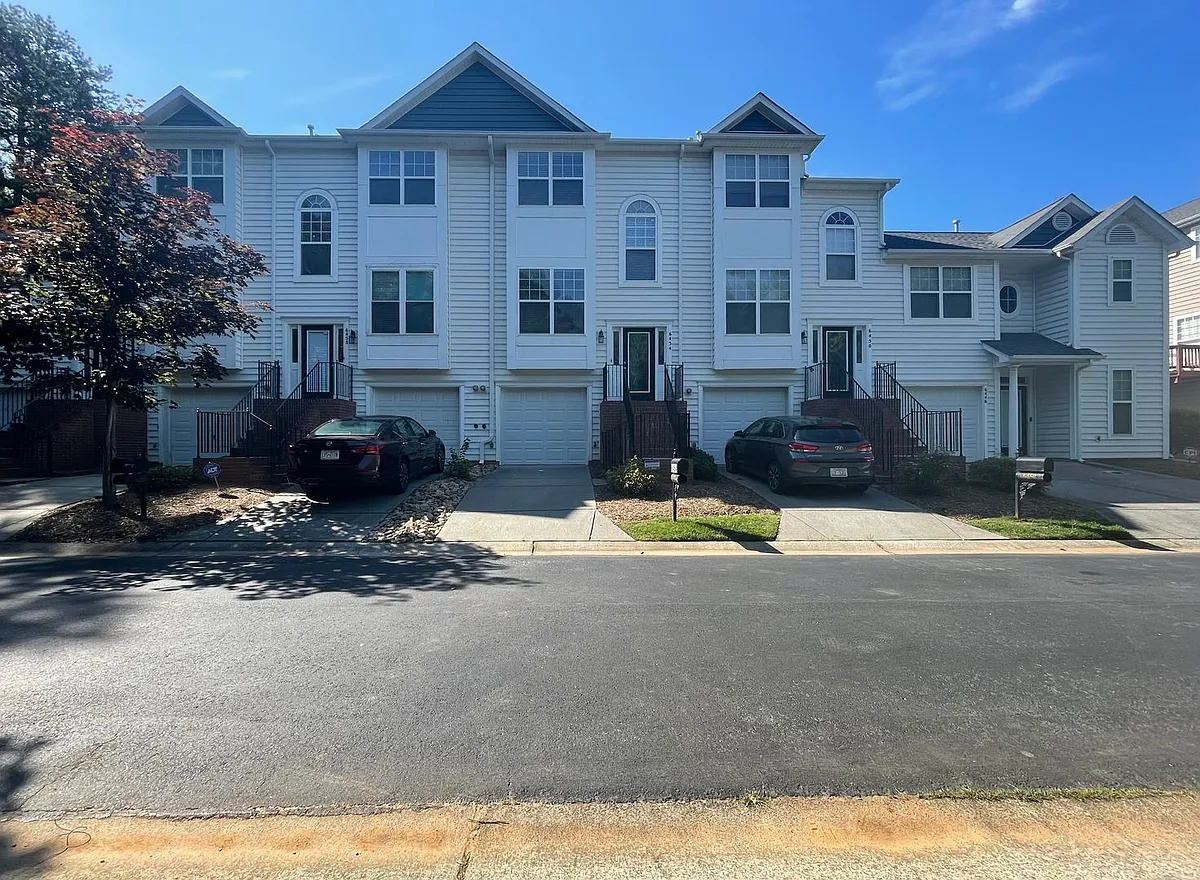 Building Photo - 6454 Royal Celadon Way