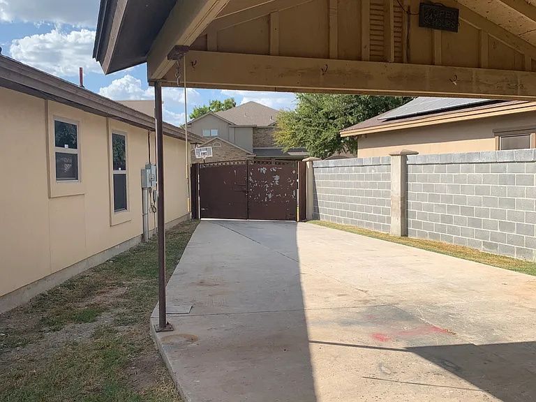 3129 Rosco — Photo 16