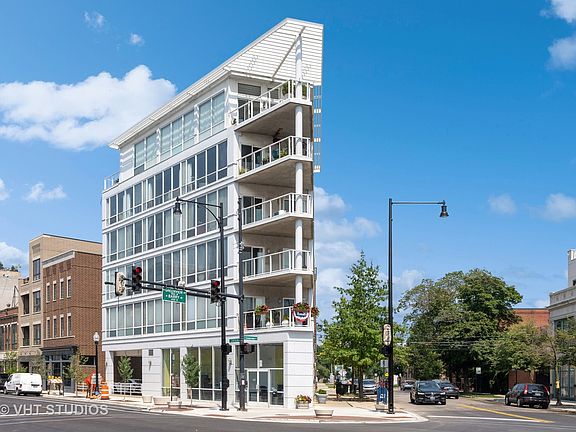 3rd image of 3110 N Greenview Ave APT 5W