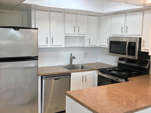 2nd image of 1050 SE 15th St APT 306