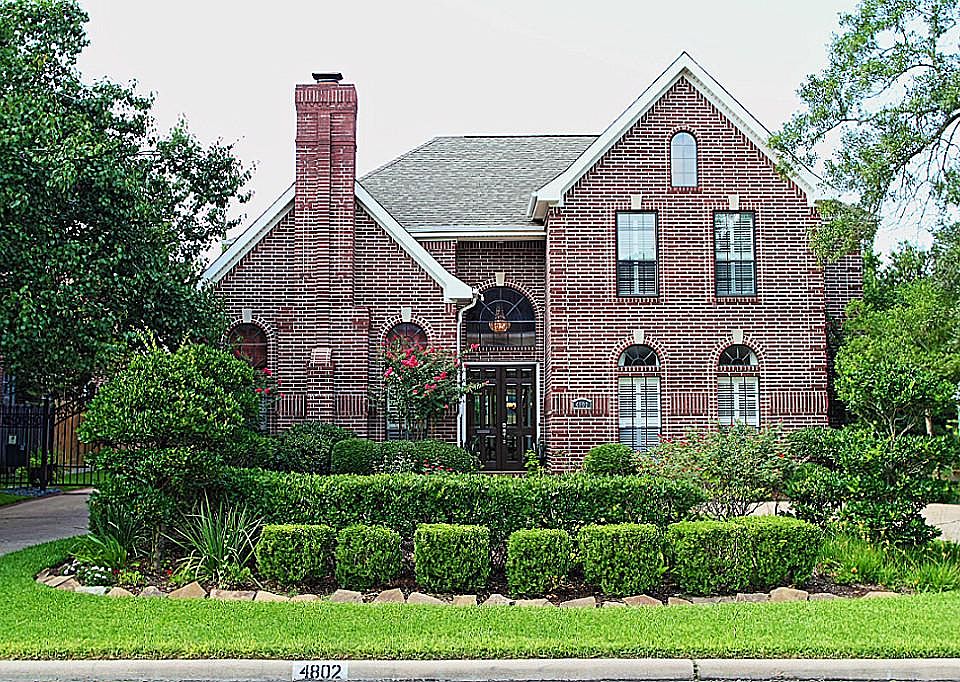 Circular driveway at front of the house.