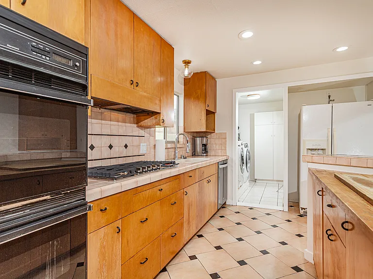 482 Minot Ave — Photo 22