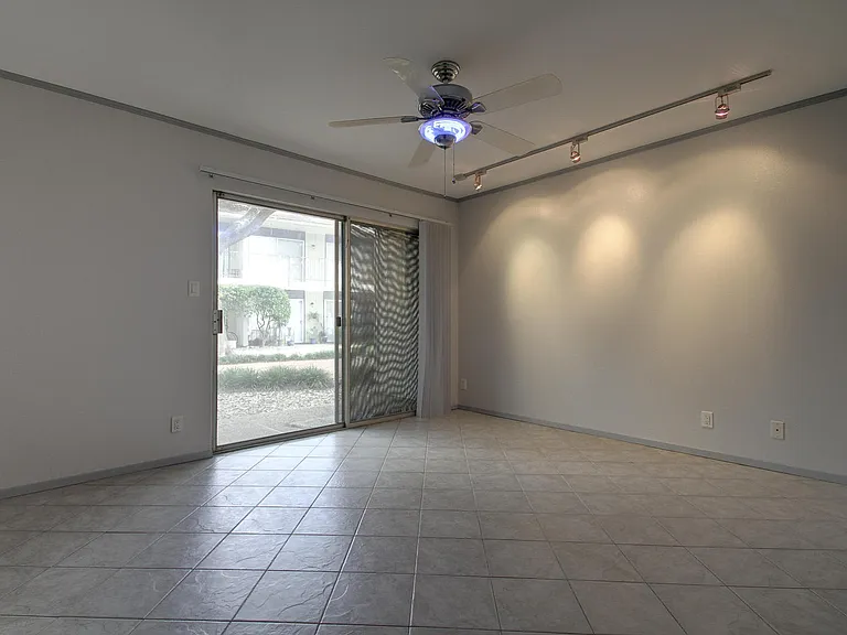 500 E Riverside Dr #136 — Photo 10