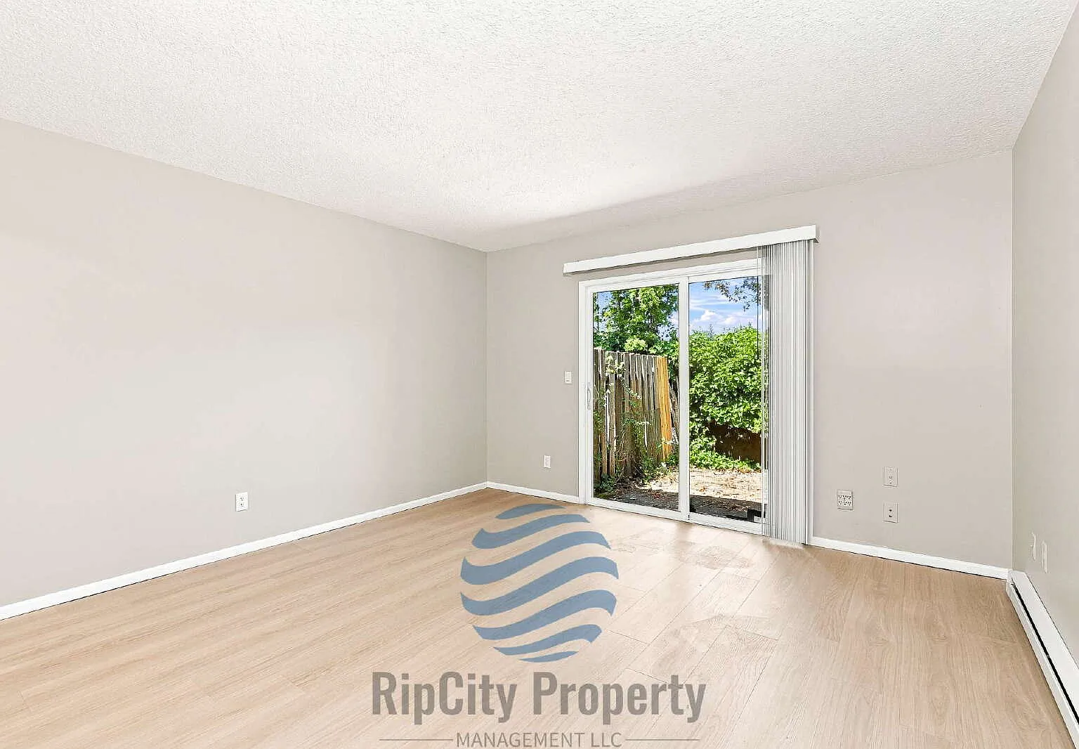 Updated 2-Bedroom Corner Apartment with Private Fenced Yard and Parking — Photo 4
