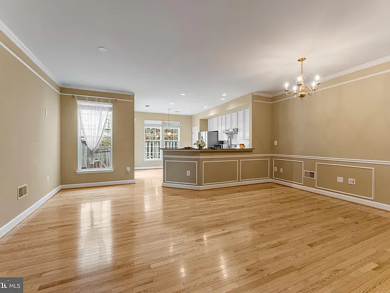 6002 Saint Hubert Ln — Photo 3