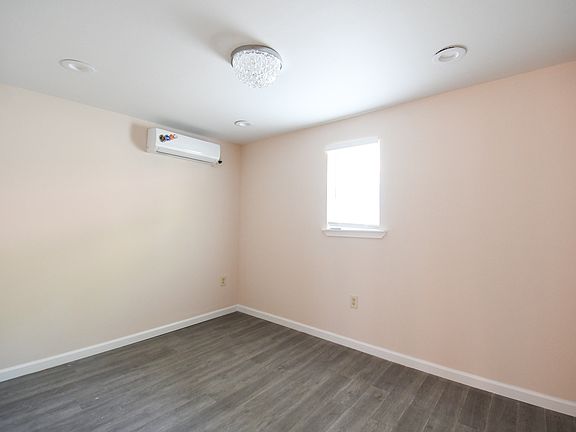 5th image of 425 W 29th Ave