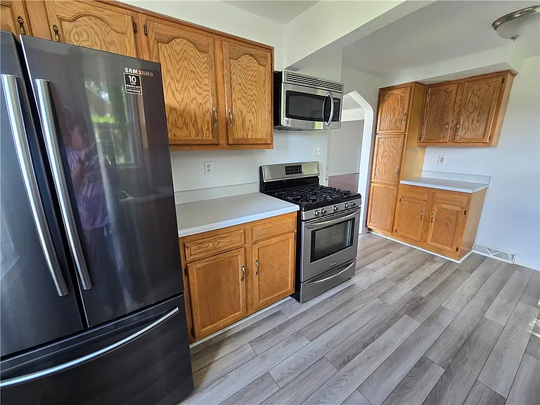 325 Outlook St — Photo 12