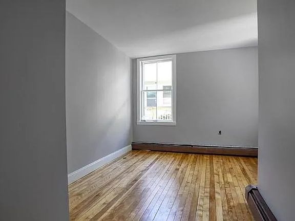 4th image of 158 S Pleasant St #2