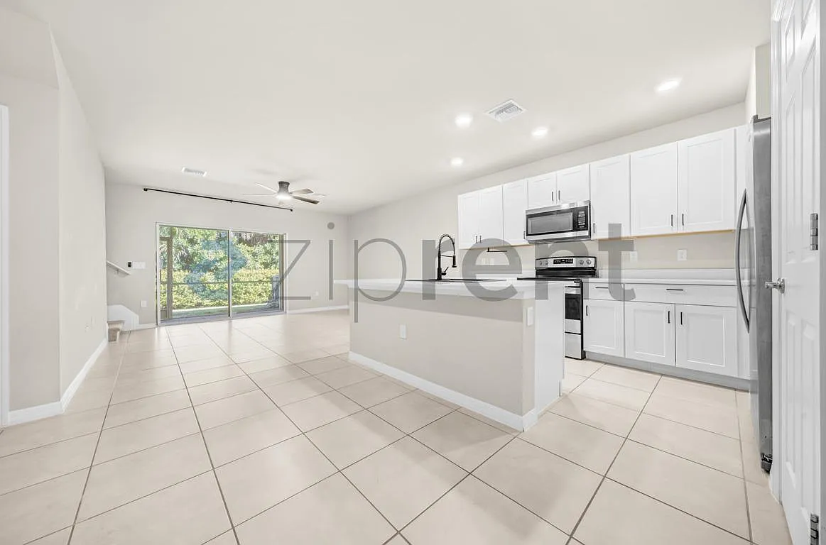 3 bed, 2.5 bath, 1582 sqft, $2,800 — Photo 1