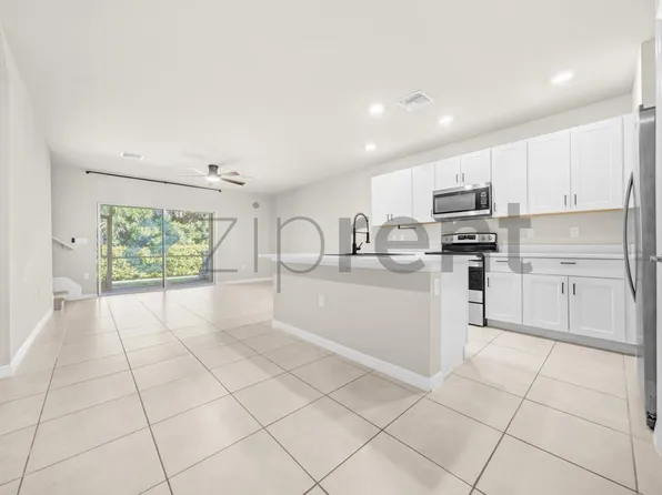 15453 Wildflower Cir, Naples, FL 34119