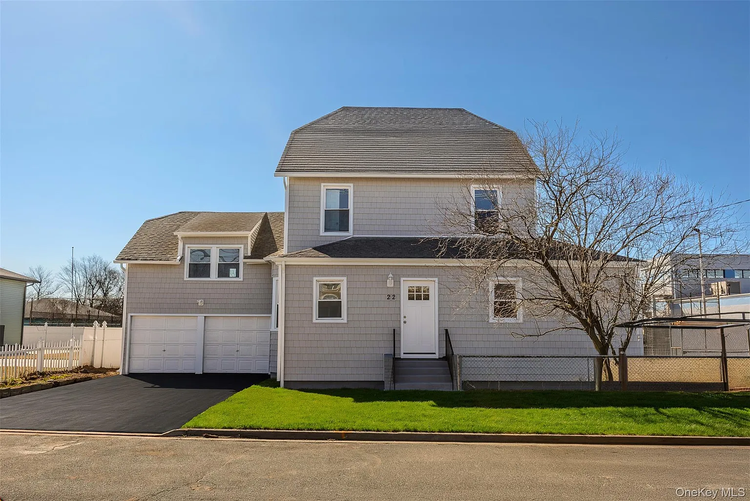 22 Colonial Avenue photo 1
