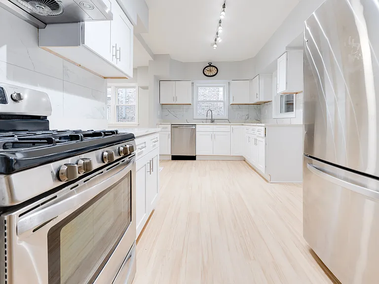 2625 S Union Ave — Photo 6
