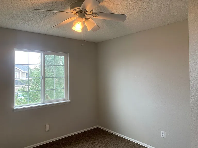 4899 Saddle Ridge Dr — Photo 9