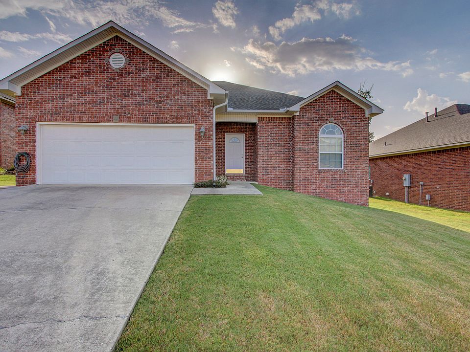 1st image of 135 Westoak Pl