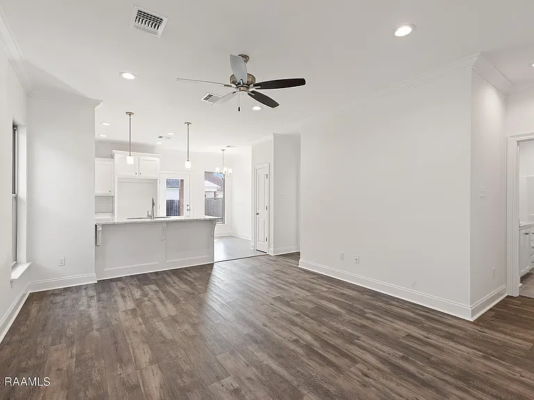 120 Sojourner Dr — Photo 5