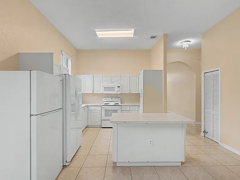 15339 SW 32nd Ter — Photo 13
