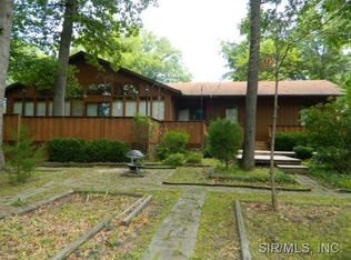 2 Old Oaks Dr, Hillsboro, IL 62049