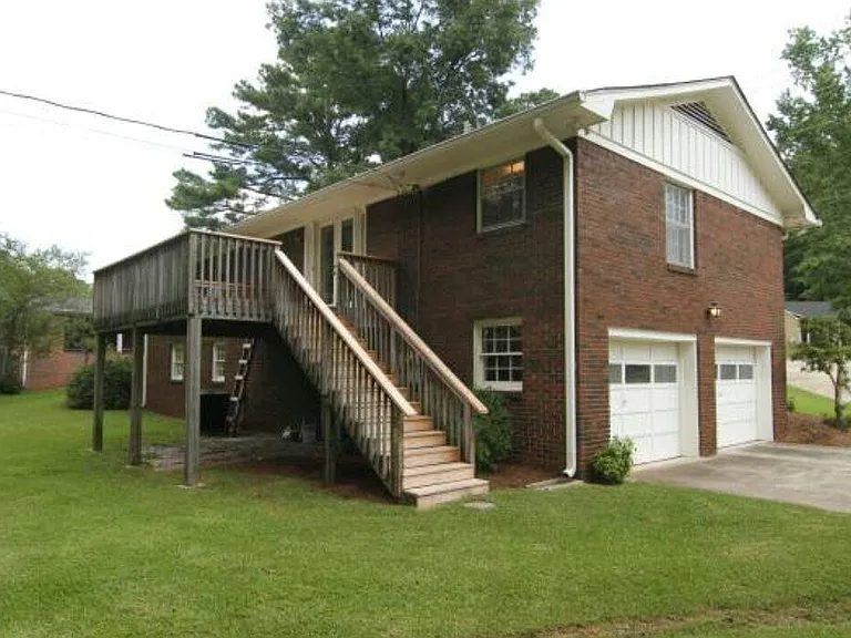 994 Oak Grove Rd — Photo 2