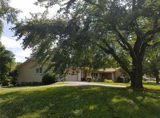 2411 2nd Ave NW, Hickory, NC 28601