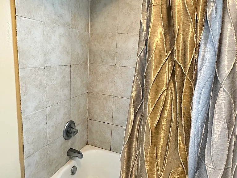 2061 Fitzwater St #1R — Photo 9