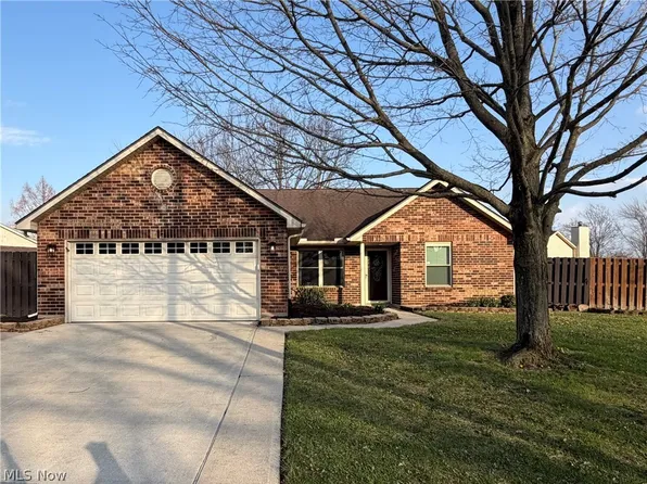 8760 Candlestick Ln, Huber Heights, OH 45424