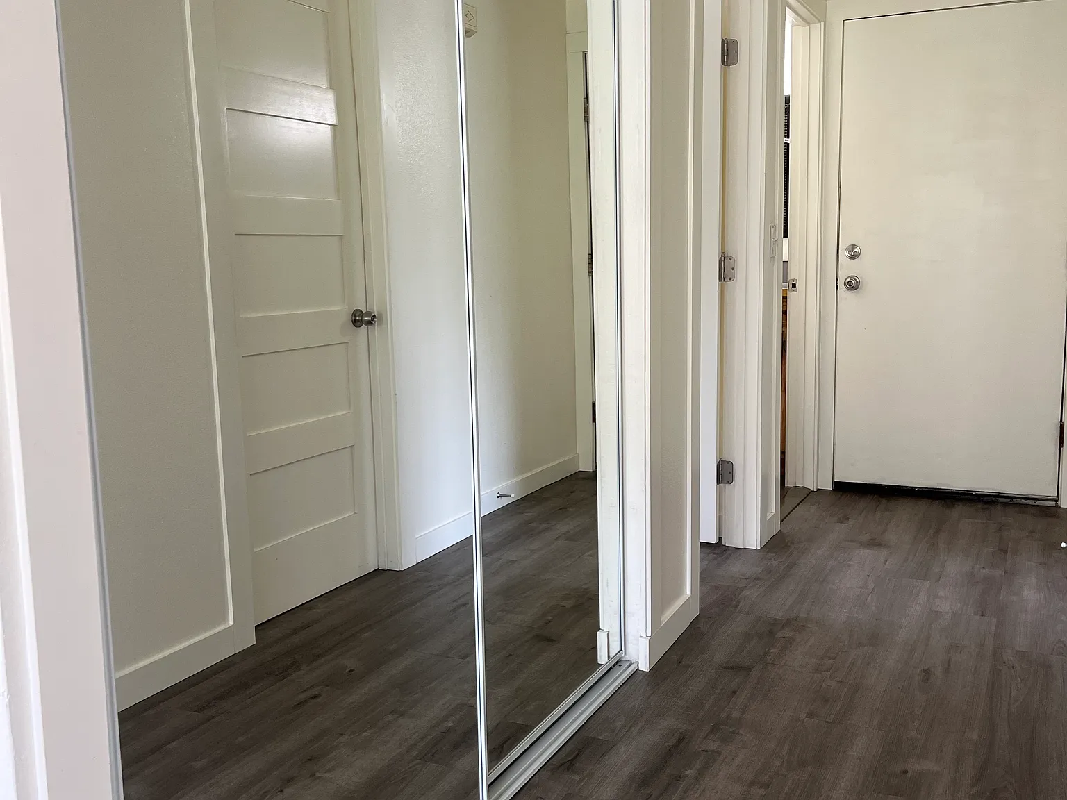 2 bed, 1000 sqft, $1,795 — Photo 3