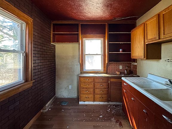 5th image of 136 Lexington Ave