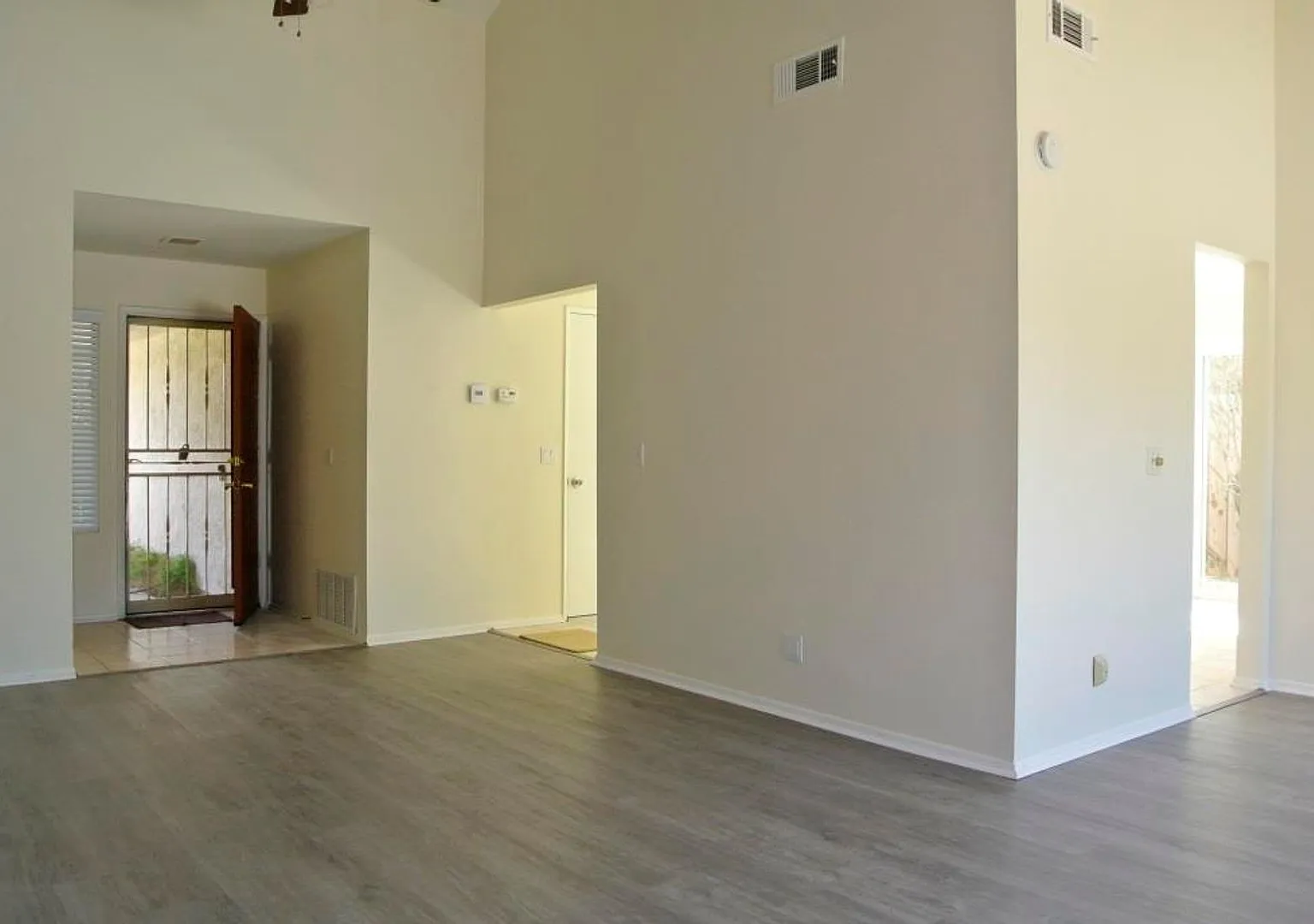 3Bed/2Bath with a Pool in Oceanside~ Navajo — Photo 2