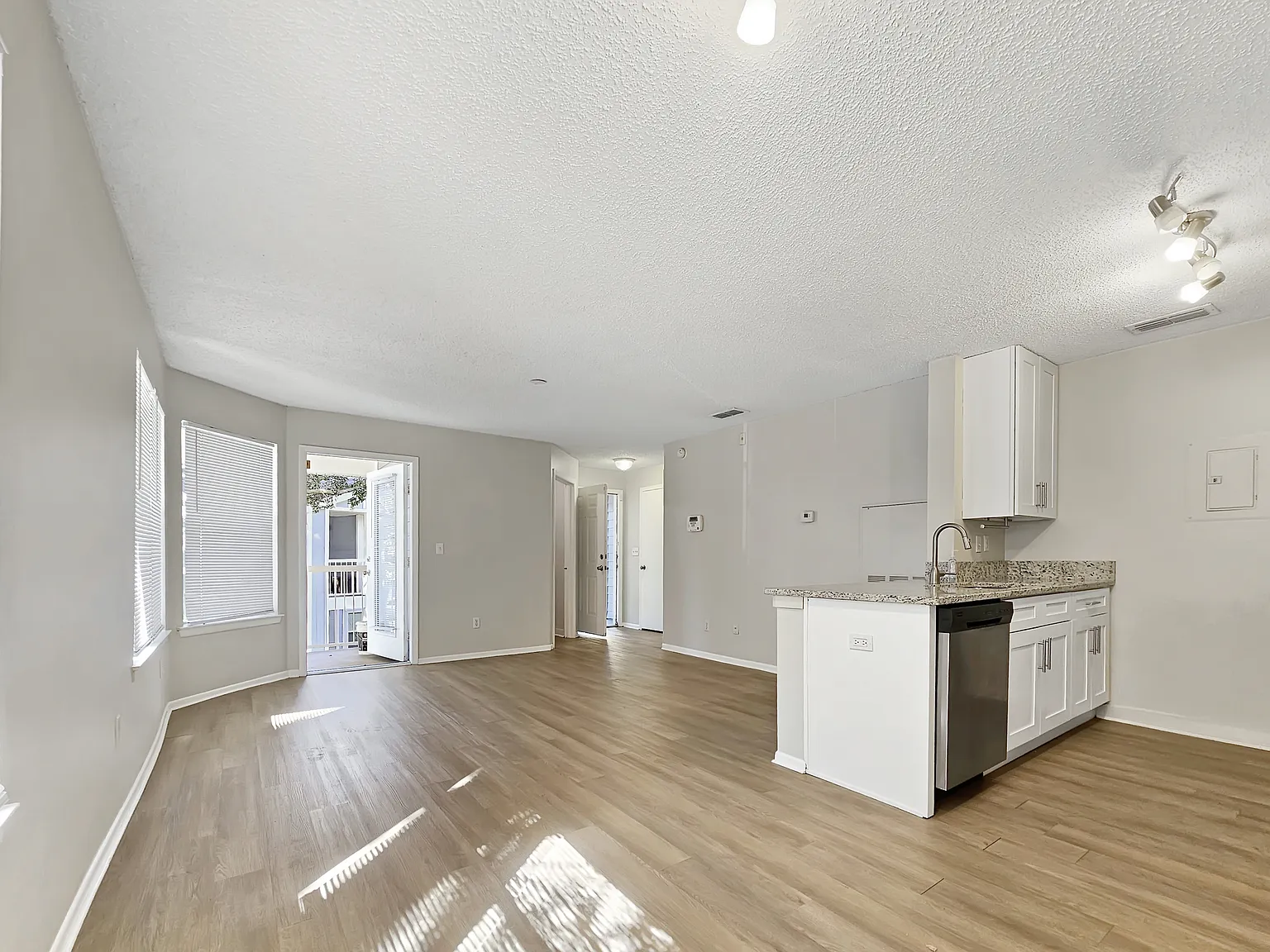 2569 Grassy Point Dr — Photo 3