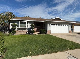 1266 W J St, Oakdale, CA 95361