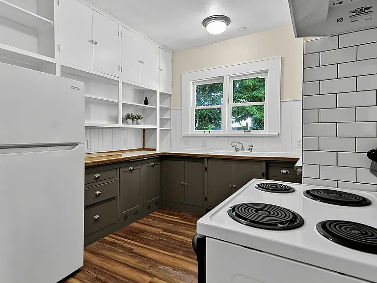 971 W 8th Ave — Photo 13