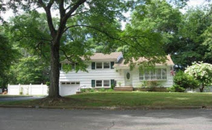 26 BRIAR CIR