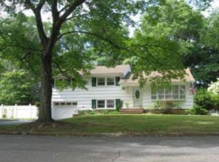 26 Briar Cir, Green Brook, NJ 08812