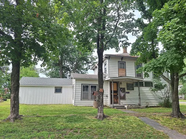 230 E Prairie Ave, Girard, KS 66743