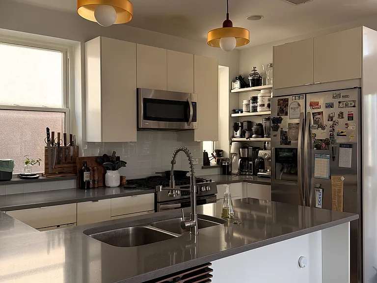 1715 N Honore St #3 — Photo 2
